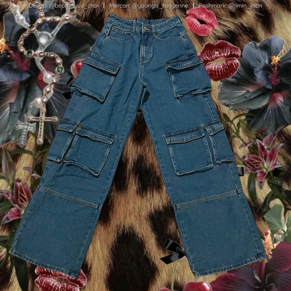 Wide leg cargo jeans